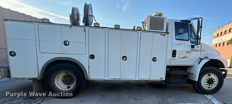 image for item EG0564 2009 International 4400 utility / service truck