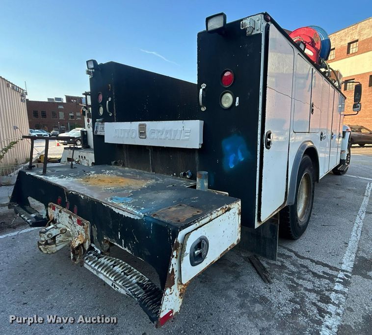 image for item EG0564 2009 International 4400 utility / service truck