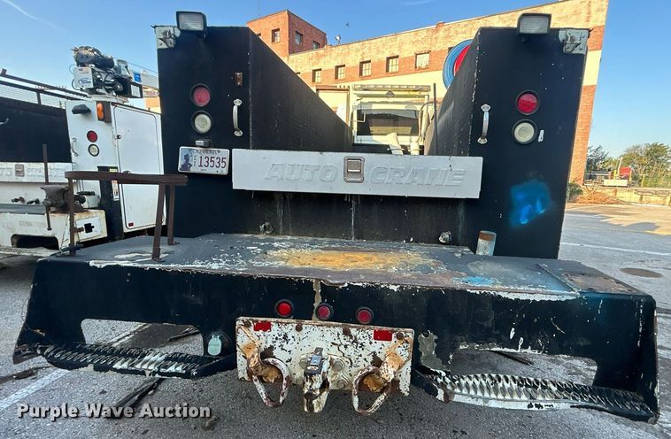 image for item EG0564 2009 International 4400 utility / service truck