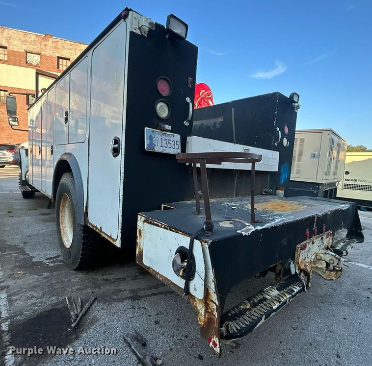 image for item EG0564 2009 International 4400 utility / service truck