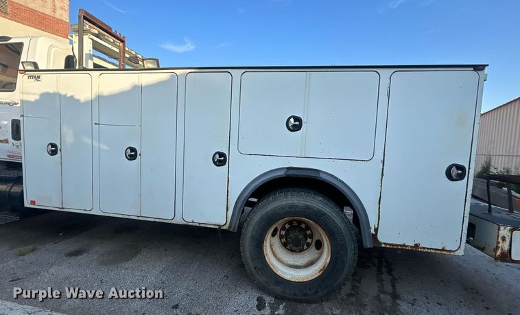 image for item EG0564 2009 International 4400 utility / service truck