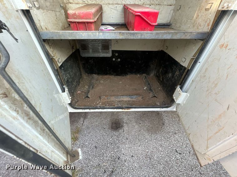 image for item EG0564 2009 International 4400 utility / service truck