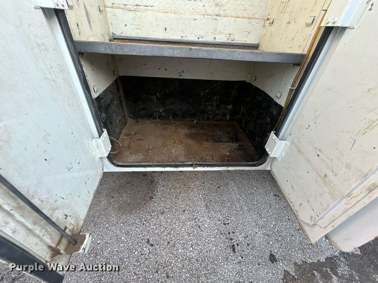 image for item EG0564 2009 International 4400 utility / service truck