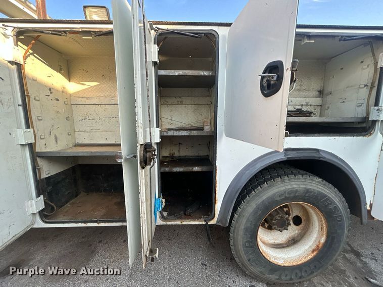 image for item EG0564 2009 International 4400 utility / service truck