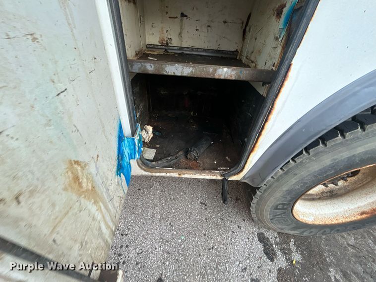 image for item EG0564 2009 International 4400 utility / service truck