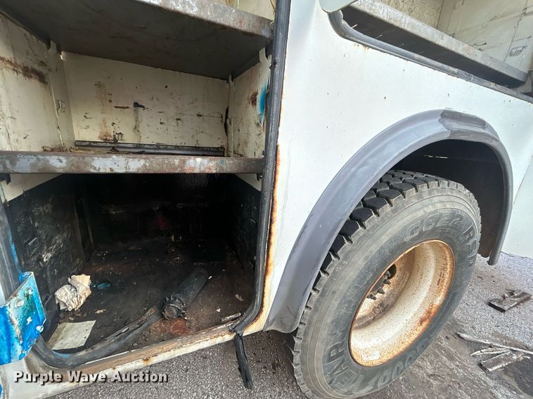 image for item EG0564 2009 International 4400 utility / service truck