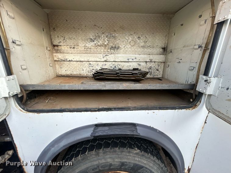 image for item EG0564 2009 International 4400 utility / service truck