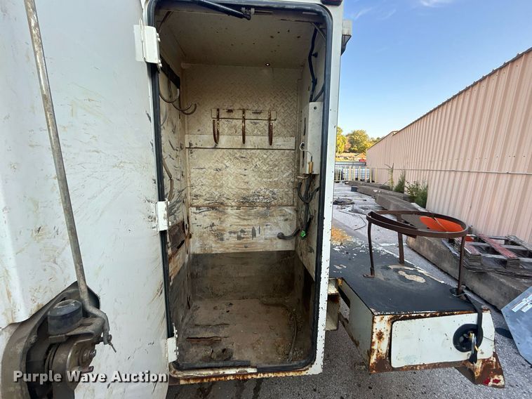 image for item EG0564 2009 International 4400 utility / service truck