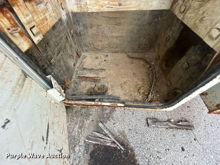 image for item EG0564 2009 International 4400 utility / service truck