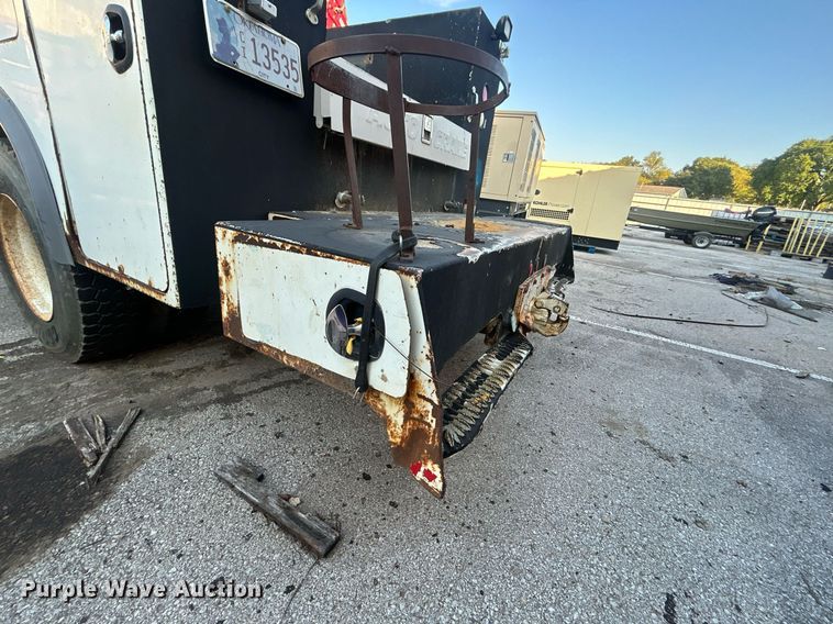 image for item EG0564 2009 International 4400 utility / service truck