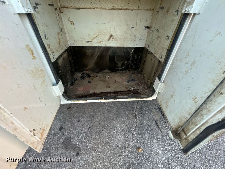 image for item EG0564 2009 International 4400 utility / service truck