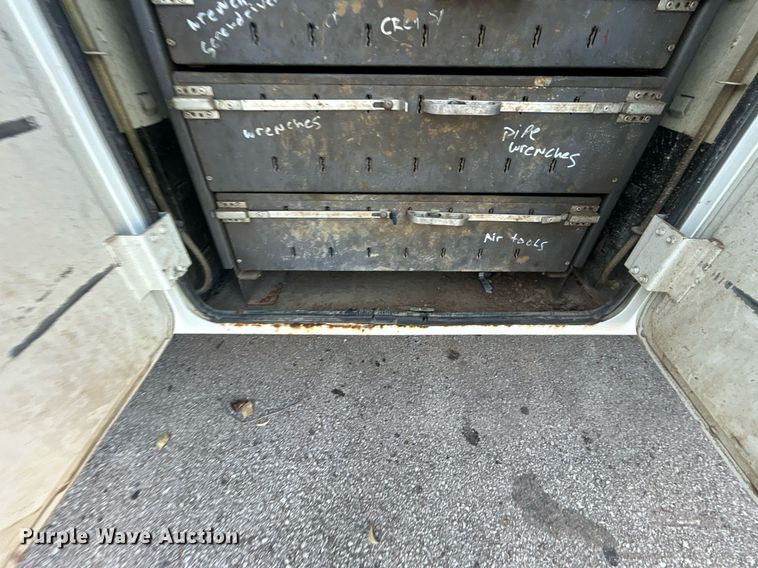 image for item EG0564 2009 International 4400 utility / service truck