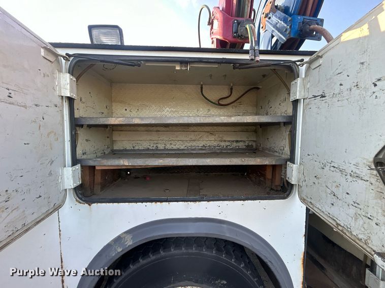 image for item EG0564 2009 International 4400 utility / service truck