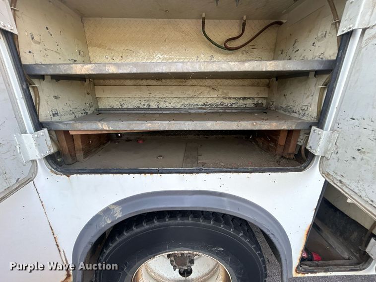 image for item EG0564 2009 International 4400 utility / service truck