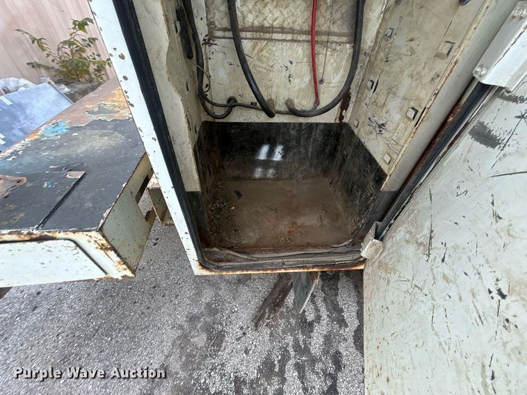 image for item EG0564 2009 International 4400 utility / service truck