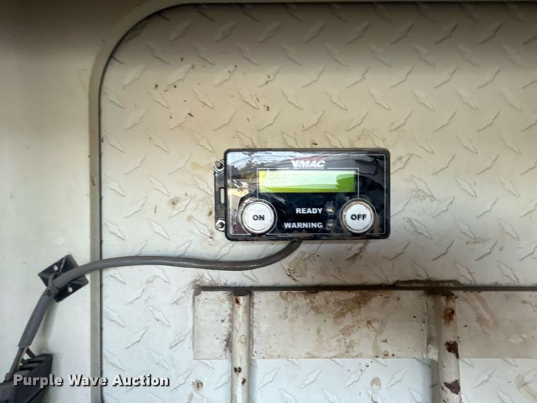 image for item EG0564 2009 International 4400 utility / service truck