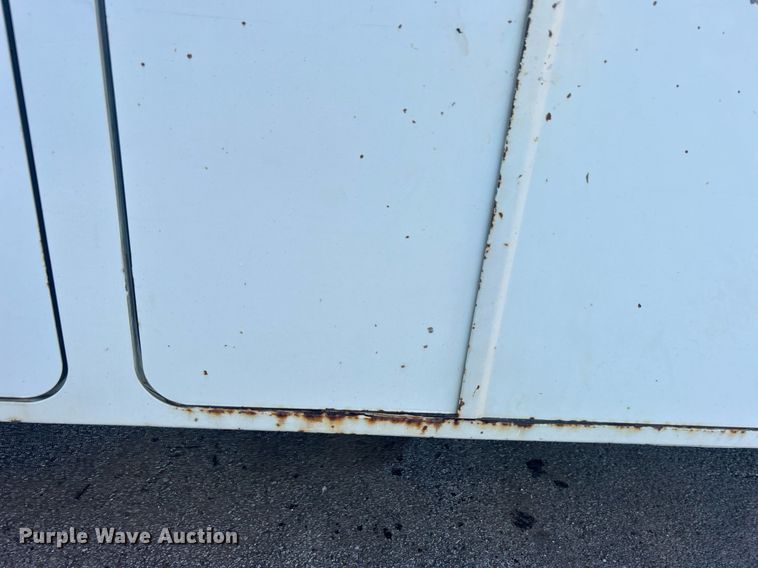 image for item EG0564 2009 International 4400 utility / service truck