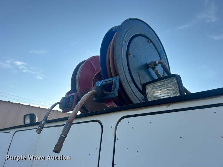 image for item EG0564 2009 International 4400 utility / service truck