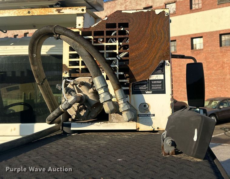 image for item EG0564 2009 International 4400 utility / service truck