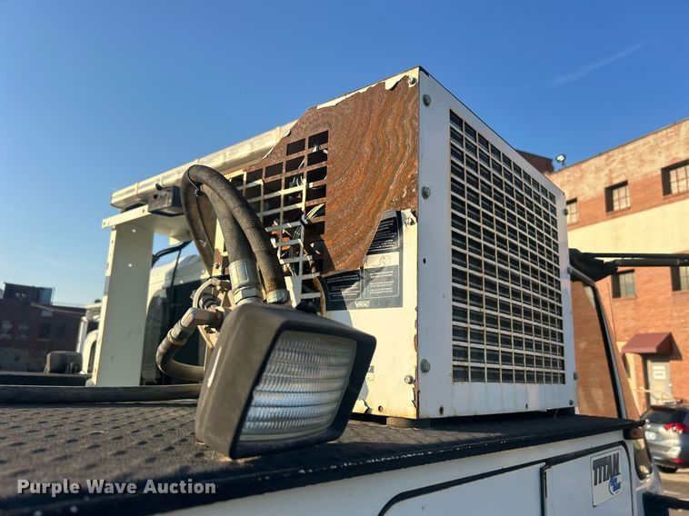 image for item EG0564 2009 International 4400 utility / service truck