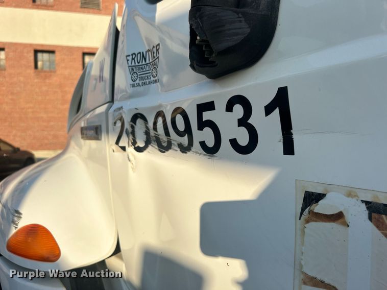 image for item EG0564 2009 International 4400 utility / service truck