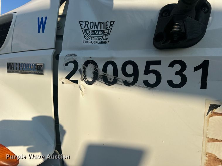 image for item EG0564 2009 International 4400 utility / service truck