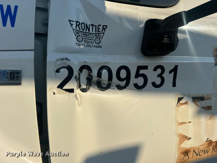 image for item EG0564 2009 International 4400 utility / service truck