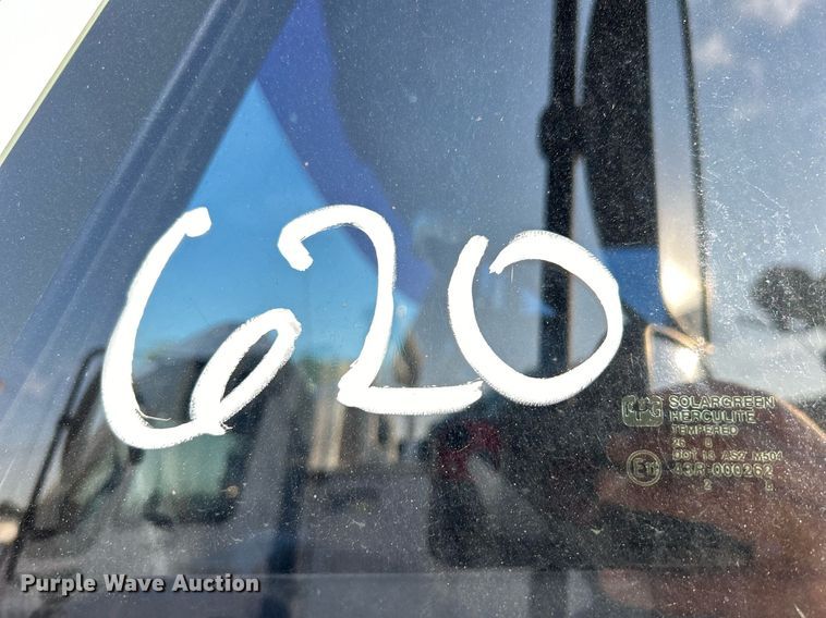 image for item EG0564 2009 International 4400 utility / service truck