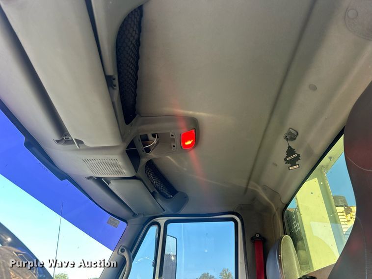 image for item EG0564 2009 International 4400 utility / service truck