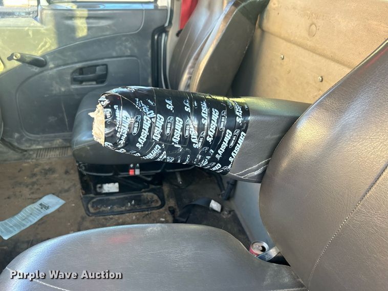 image for item EG0564 2009 International 4400 utility / service truck