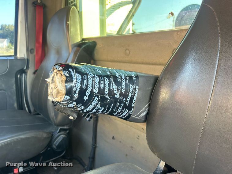 image for item EG0564 2009 International 4400 utility / service truck