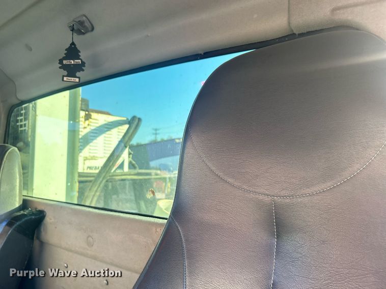 image for item EG0564 2009 International 4400 utility / service truck