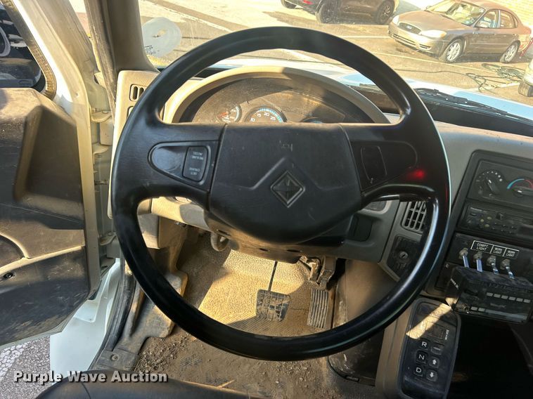 image for item EG0564 2009 International 4400 utility / service truck