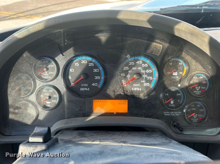 image for item EG0564 2009 International 4400 utility / service truck