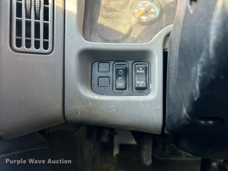 image for item EG0564 2009 International 4400 utility / service truck