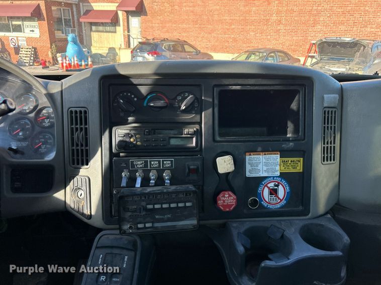 image for item EG0564 2009 International 4400 utility / service truck