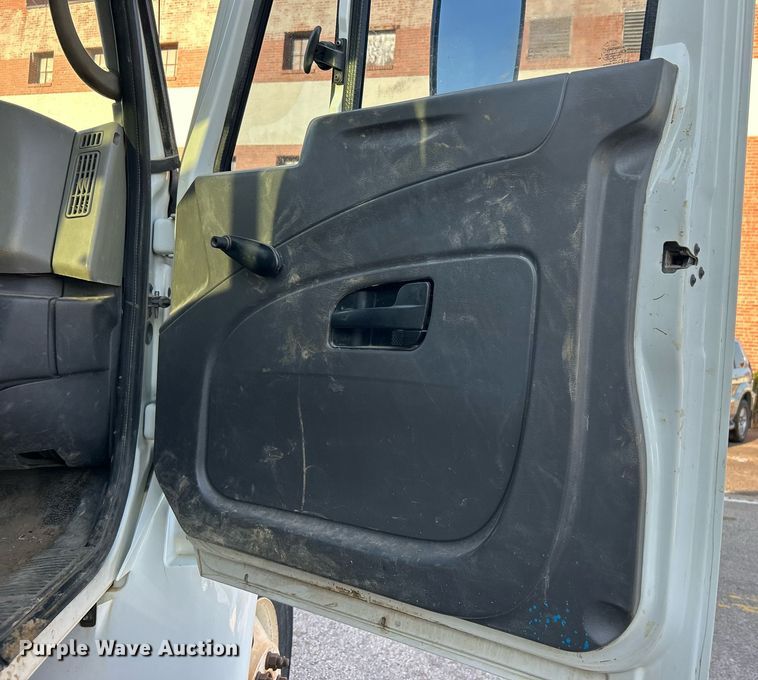 image for item EG0564 2009 International 4400 utility / service truck