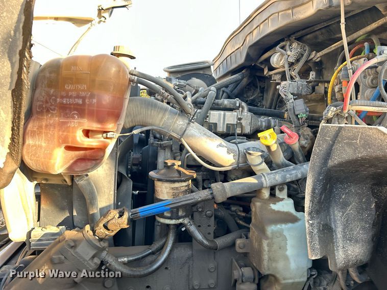 image for item EG0564 2009 International 4400 utility / service truck