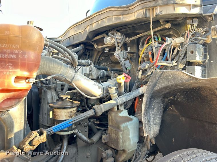 image for item EG0564 2009 International 4400 utility / service truck