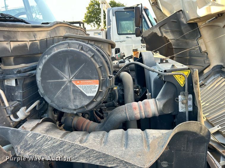 image for item EG0564 2009 International 4400 utility / service truck