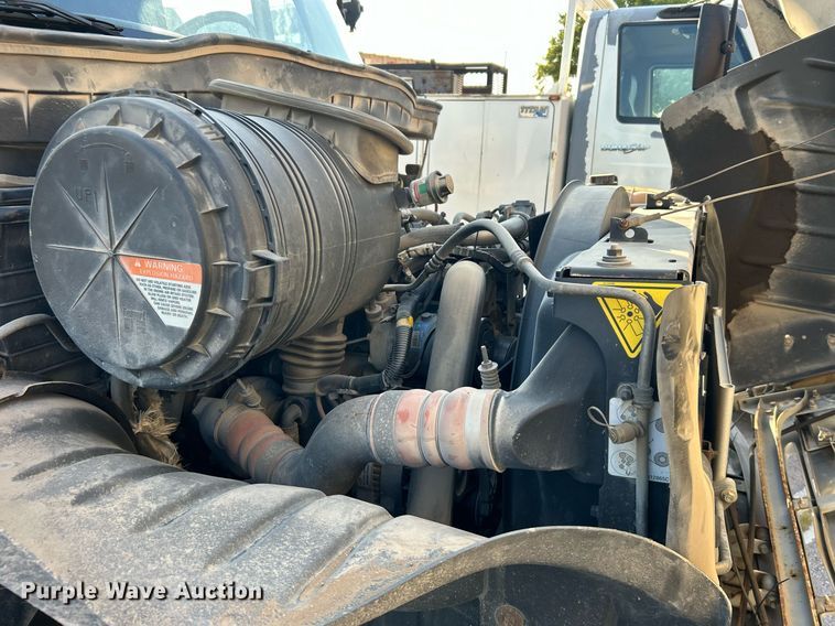 image for item EG0564 2009 International 4400 utility / service truck