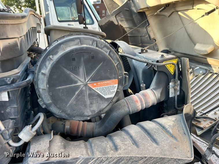 image for item EG0564 2009 International 4400 utility / service truck