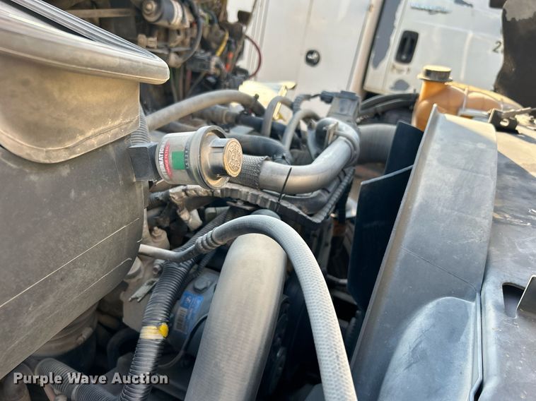 image for item EG0564 2009 International 4400 utility / service truck