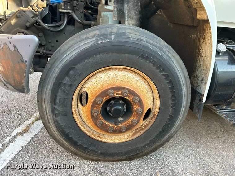 image for item EG0564 2009 International 4400 utility / service truck