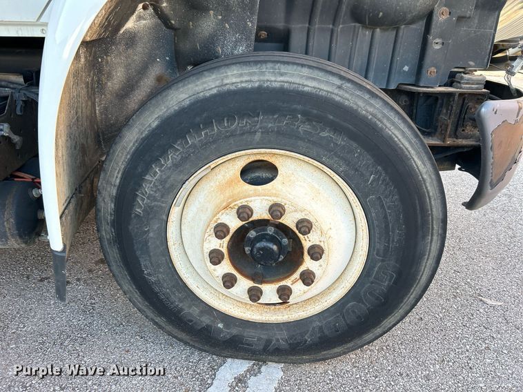 image for item EG0564 2009 International 4400 utility / service truck