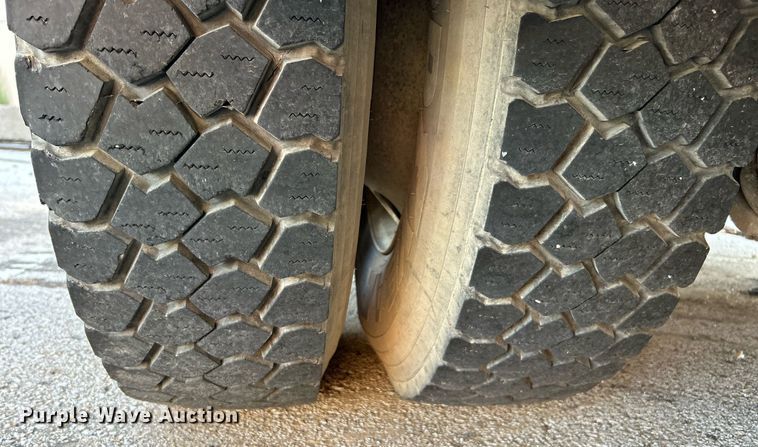 image for item EG0564 2009 International 4400 utility / service truck