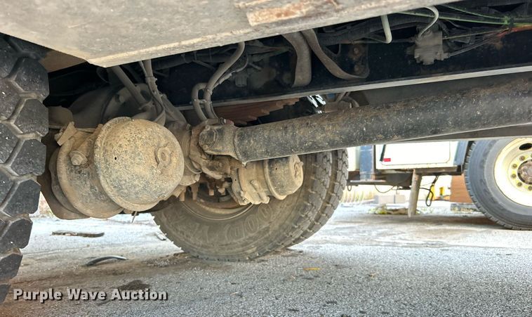 image for item EG0564 2009 International 4400 utility / service truck