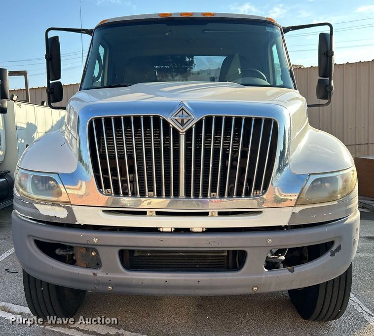 image for item EG0565 2008 International 4400 utility / service truck