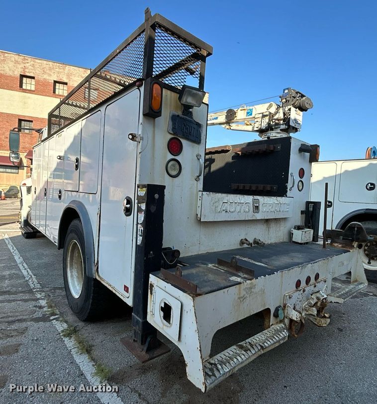 image for item EG0565 2008 International 4400 utility / service truck