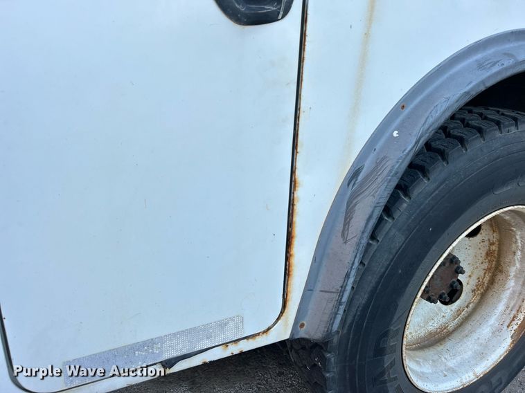 image for item EG0565 2008 International 4400 utility / service truck